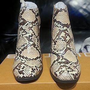 Size 6.5 Just Fab Snake Print Booties